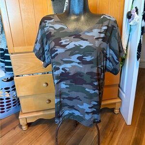 Savanna Jane Camo Top Small V Neck Short Sleeve Soft Boutique Tee Oversized